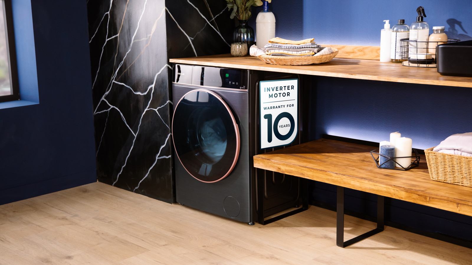 Puerta XXL: 52 cm de puerta para propocionar comodidad de acceso al tambor. SteamMax: programa que lava la ropa mediante vapor añadido. Envuelve la colada con vapor para penetrar eficazmente en cada prenda para esterelizarla y eliminar cualquier olor. Sanitize: función de esterilización previa al lavado mediante vapor que deja la ropa 100 % libre de gérmenes y bacterias ademas de una textura más esponjosa.