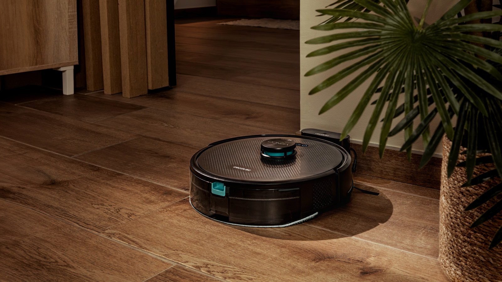 Navegación láser de alta precisión: Crea un mapa interactivo de tu hogar, ofreciendo una limpieza personalizada sin importar la luz. Su trazado rápido y preciso asegura cobertura total, adaptándose a tu espacio para resultados perfectos, más rápidos y efectivos.