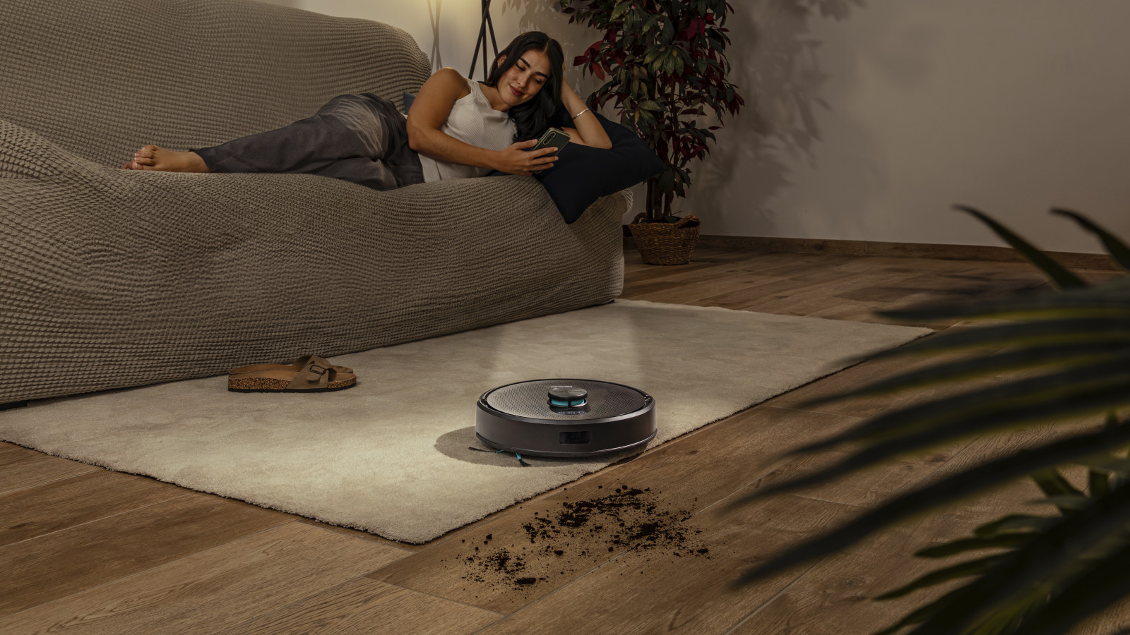 Ideal para pisos grandes: Gracias a su potente batería de 3200 mAh, aspira hasta 160 m² sin interrupciones, ofreciendo una limpieza continua y eficiente sin necesidad de recargas frecuentes. El rendimiento real varía según la distribución del hogar.