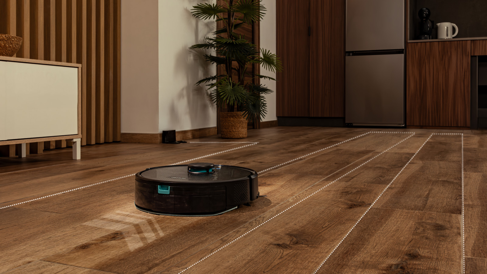 Diseño compacto y accesible: Con un diámetro de 310 mm y una altura de 100 mm, el robot se mueve fácilmente por espacios pequeños, alcanzando rincones difíciles y pasando debajo de los muebles para una limpieza completa.