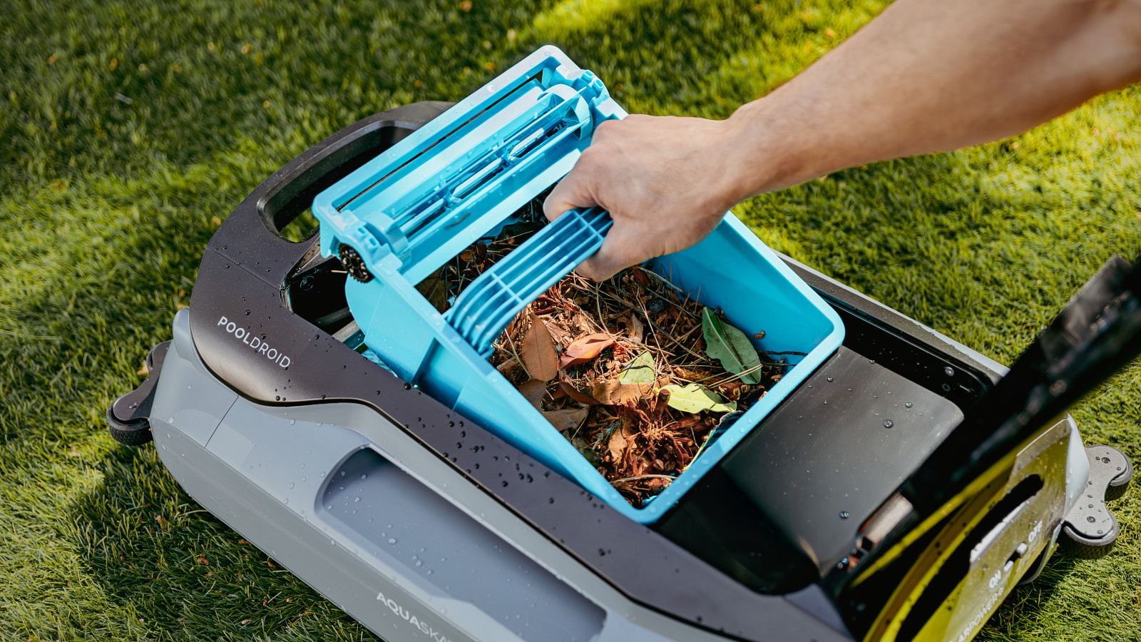 Depósito XXL. Conga Pooldroid tiene una cesta de 4,5 L y un filtro de 187,5 μm que permite absorber hasta las partículas más invisibles.