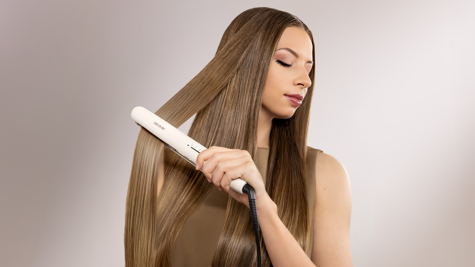Tecnología Pro Ionizer que elimina la electricidad estática del cabello para un resultado ultrabrillante y sin encrespamiento.