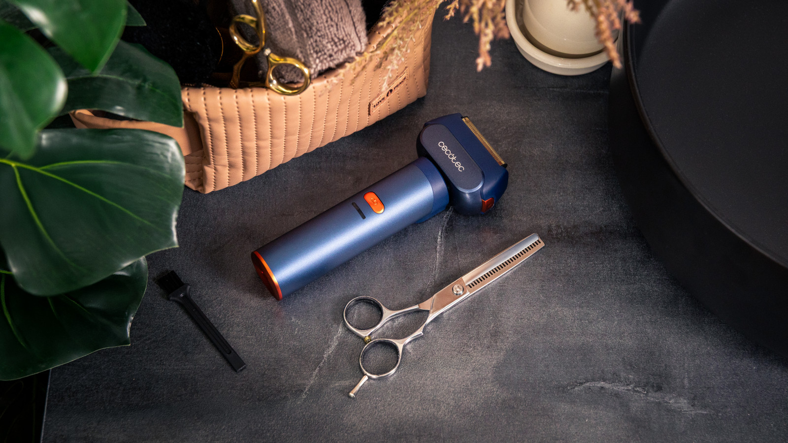 Con un diseño premium y rendimiento total, la PrecisionCare X-Trimm Pro Elite redefine tu experiencia de afeitado.