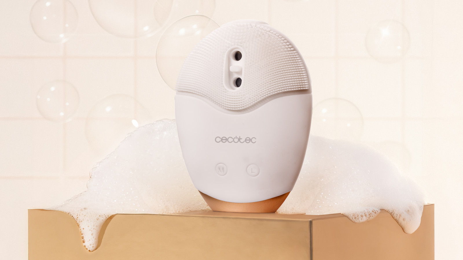 Dale a tu piel el tratamiento que se merece con FaceCare TotalClean Soft, el limpiador facial sónico que transforma tu rutina diaria en un verdadero ritual de cuidado.