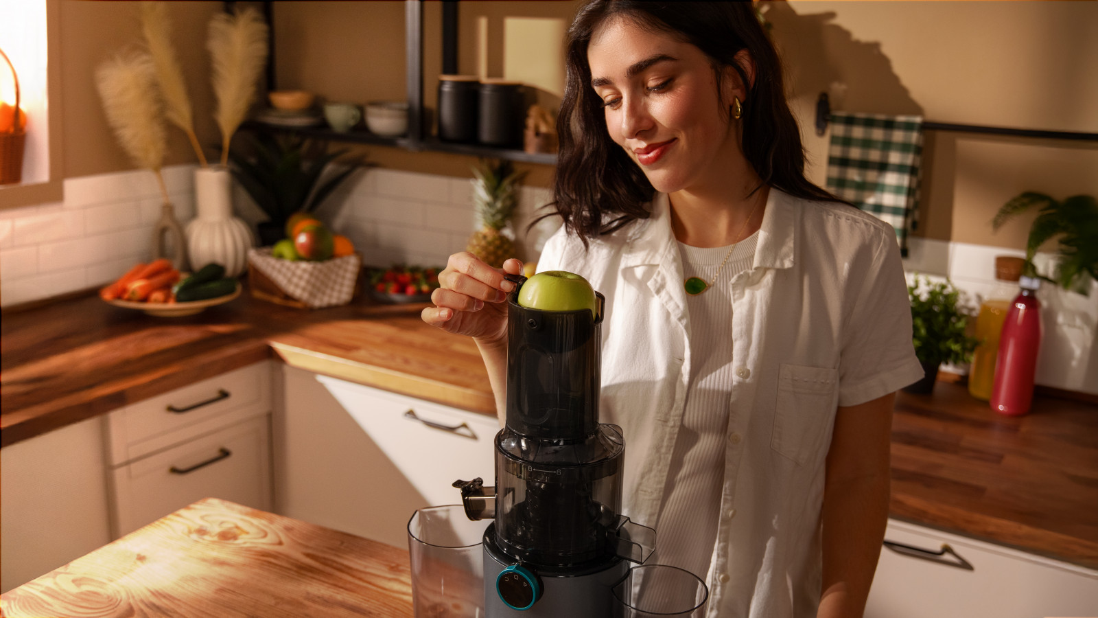 Gracias a su única velocidad y la función de marcha atrás, la Juice&Live 1500 Slim es extremadamente fácil de usar, evitando atascos y asegurando un flujo constante.