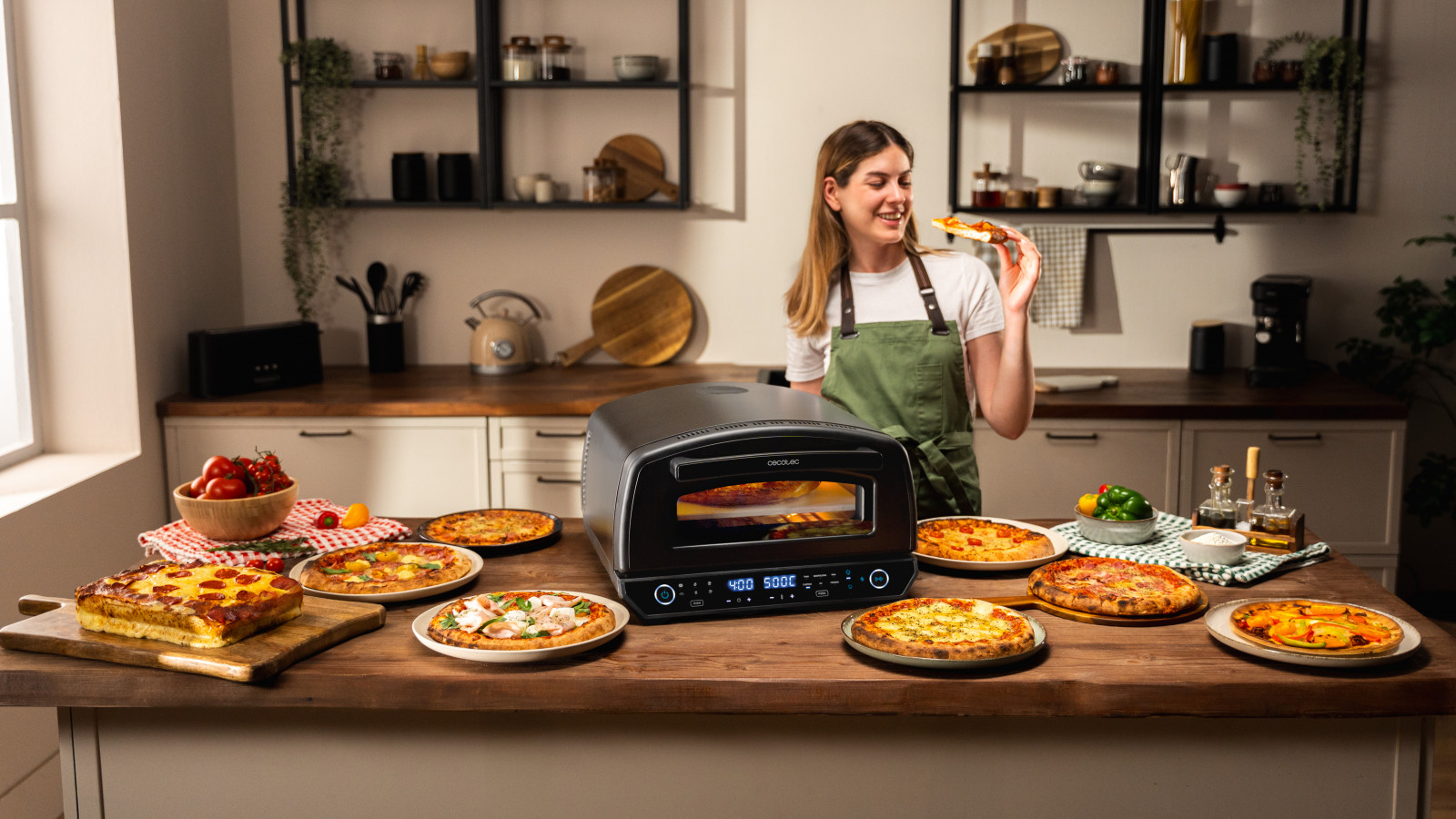 Control digital y temperatura: panel táctil con pantalla LED para un manejo intuitivo, con control de temperatura de 60 a 500℃ para adaptarse a diversas recetas.