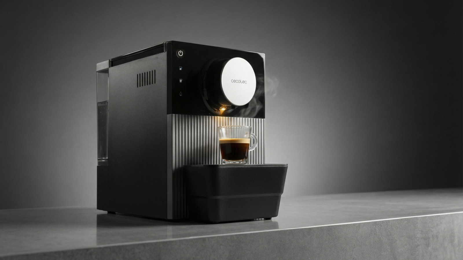 Cremmaet Cube es la solución ideal para los amantes del café que buscan calidad y comodidad en su rutina diaria. Con una potencia de 1350 W y 19 bares de presión. Esta cafetera superautomática garantiza un espresso cremoso y lleno de sabor en cuestión de segundos.