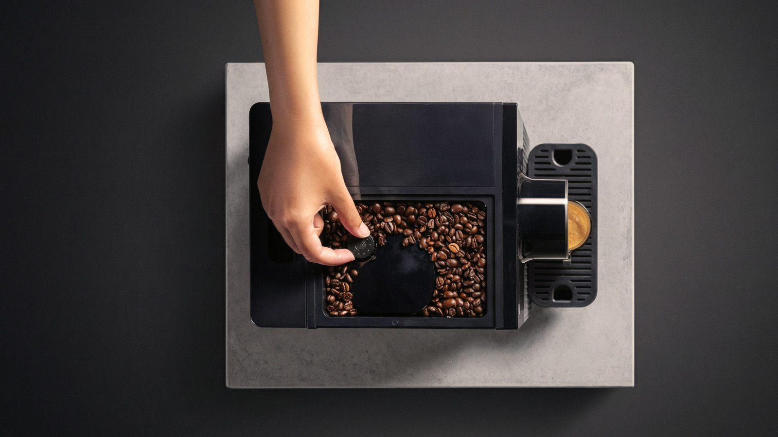 Su sistema de prensado de 10 g asegura una extracción óptima, logrando cafés intensos y bien balanceados. El sistema de pre-infusión saca lo mejor de cada grano. Este sistema humedece el café antes de la extracción, potenciando el aroma y el sabor.