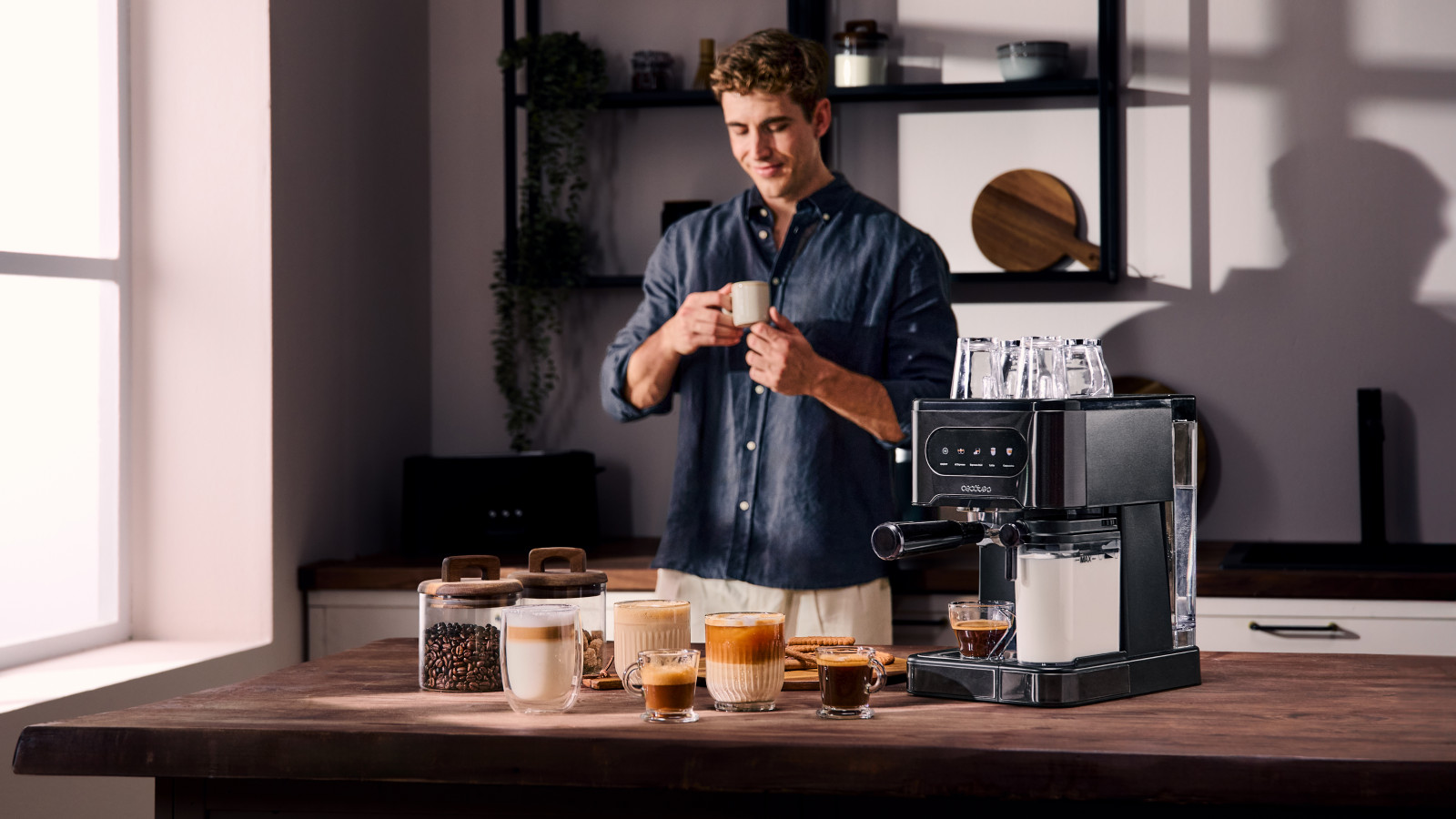 Disfruta de la máxima versatilidad con el sistema Coldbrew, que te permite preparar tus cafés a la temperatura que prefieras: frío, templado o caliente.