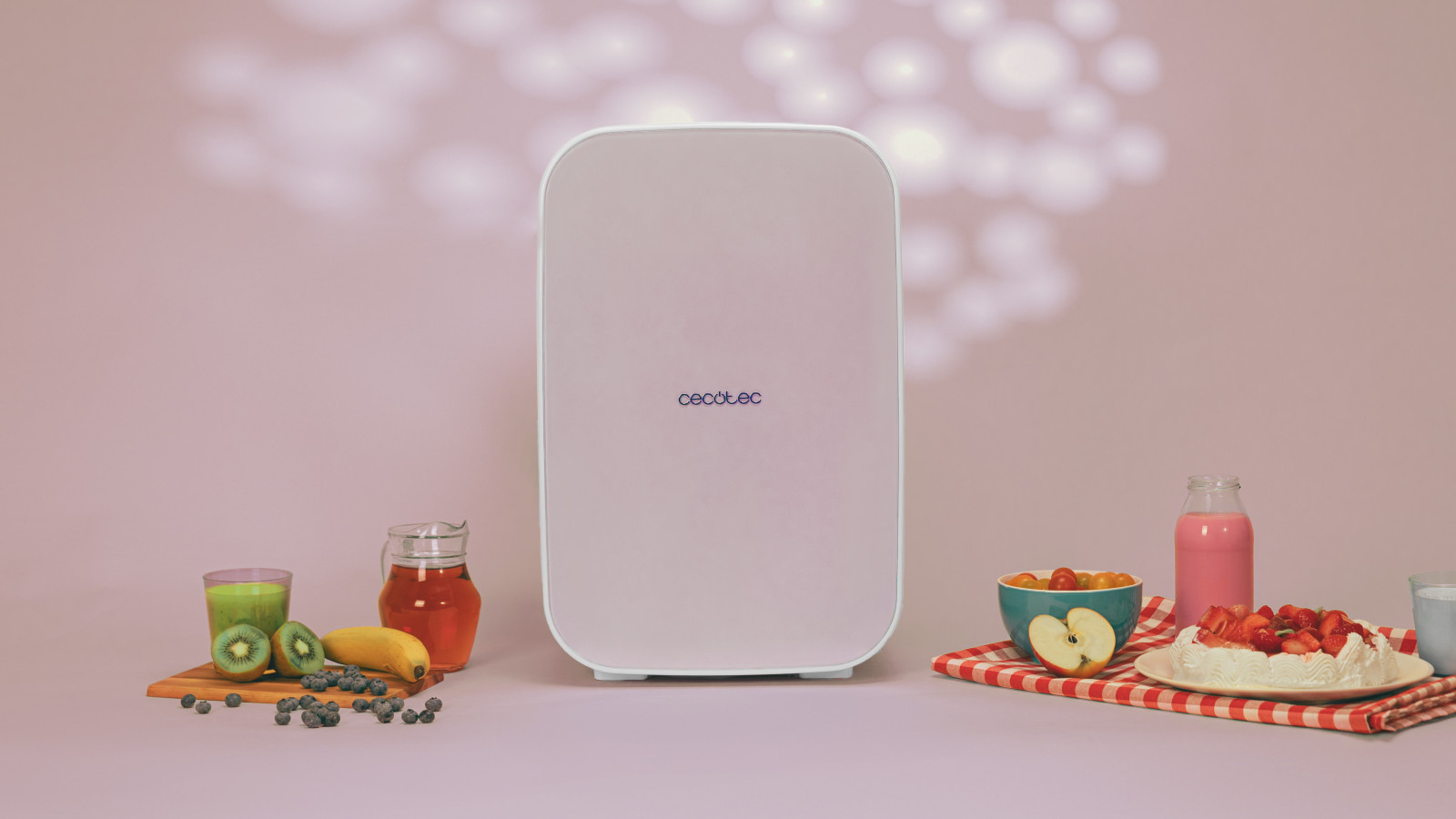 Lleva lo importante contigo: diseño compacto con 25 L de capacidad para almacenar tus alimentos y bebidas favoritas, manteniéndolos siempre a la temperatura ideal.