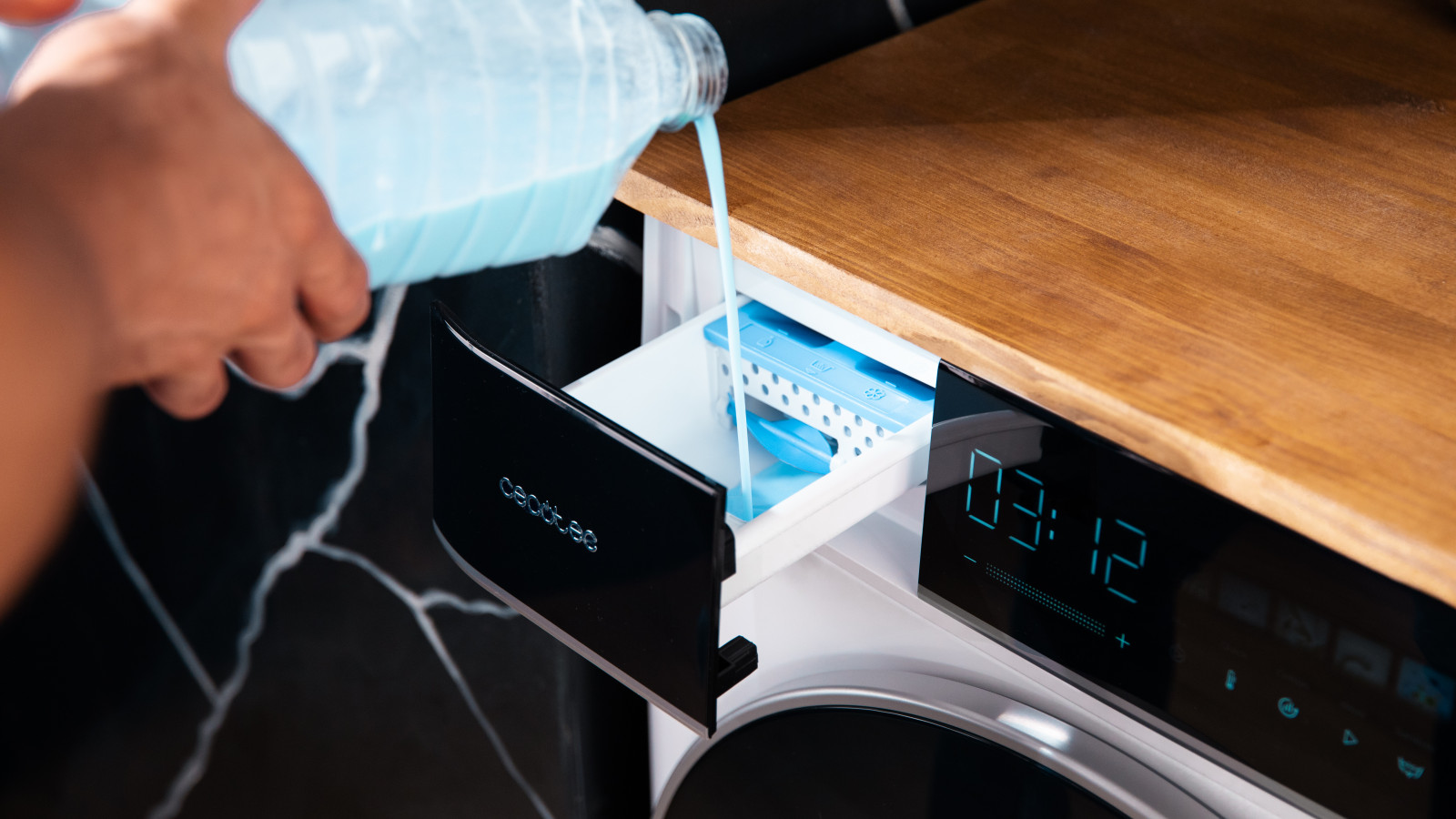 OnSmart: lavado inteligente que selecciona el programa ideal de forma automática con solo pulsar un botón.	Fuzzy Logic: detecta la carga del lavado mediante sus sensores y optimiza el nivel de agua y tiempo de lavado. Smooth Wash: gracias al sistema ESC ajusta calibra automáticamente el tambor para llevar al lavado y centrifugado a un modo ultra silencioso para que pueda utilizarse incluso por las noches.