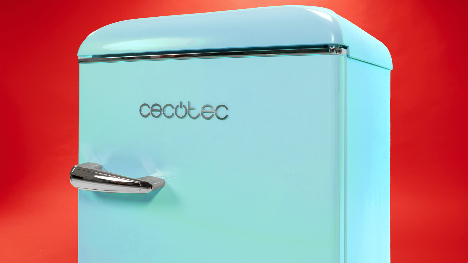 Acabado retro: añade un estilo vintage a tu estancia con este mini frigorífico que incluye el tirador cromado con acabados resistentes y estilizados.
