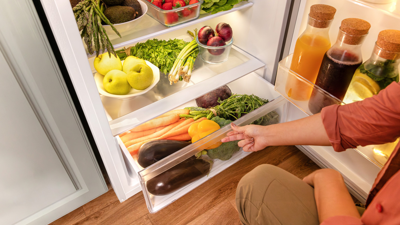 Fast Freezing: Congelado de manera ultrarrápida.
Display interior: Disfruta del control de temperatura de tu frigorífico al abrir la puerta.