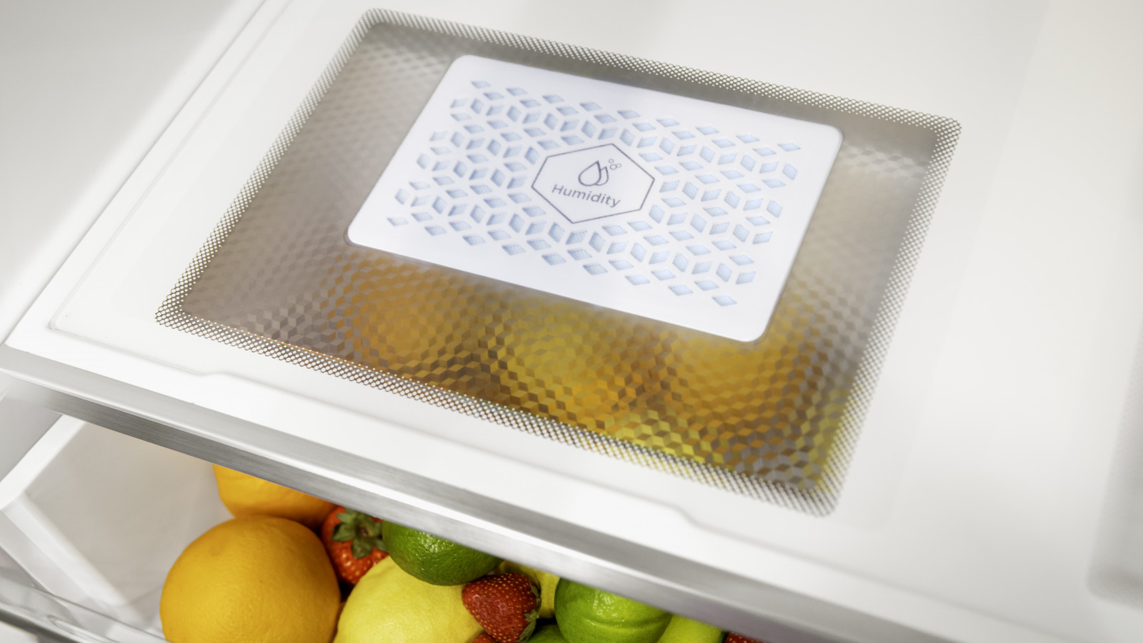 Puerta reversible: no te preocupes por el sitio en el que pongas el frigo, ya que la puerta se podrá poner en la orientación que más se adapte a ti.