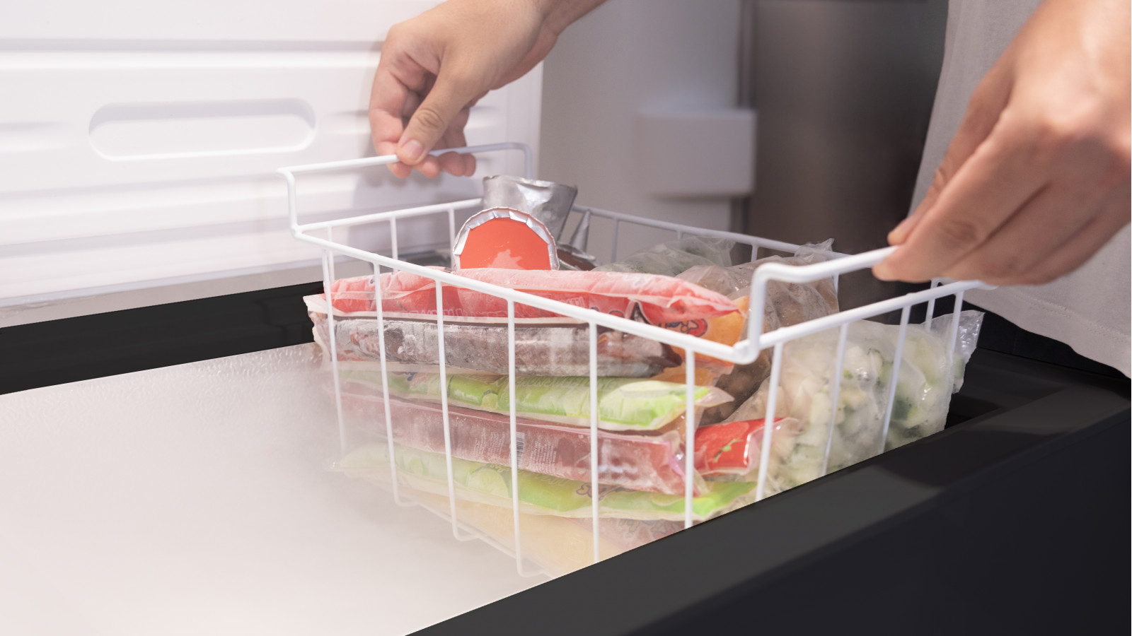 Dual Function: convertible en frío positivo. Ajusta la temperatura en función de tus necesidades y mantén tus alimentos frescos por más tiempo.
Fast Freezing. Congelado de manera ultrarrápida.