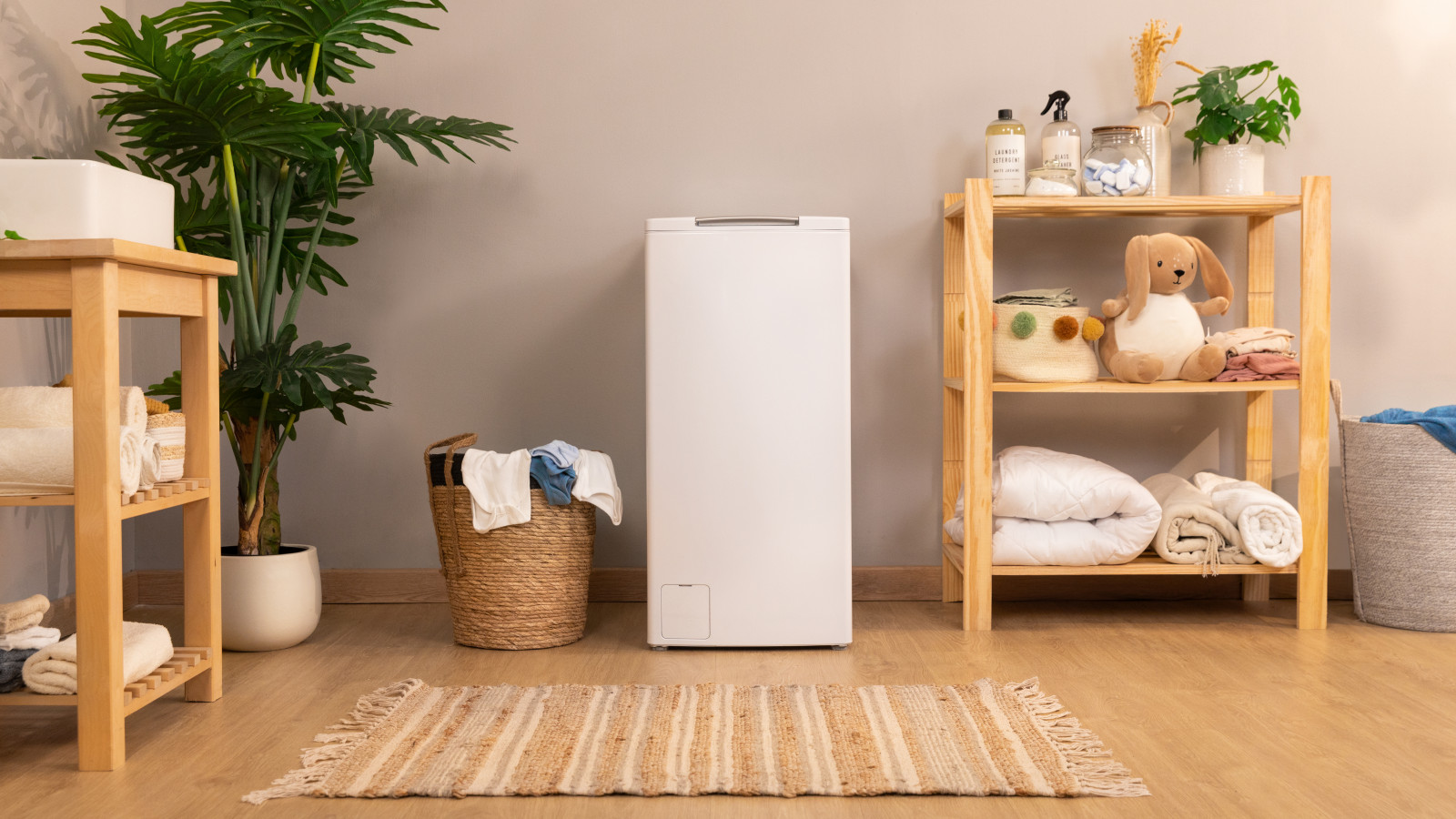 Capacidad de carga de 8kg. Clase A: máxima eficiencia energética para ahorrar en cada lavado. Motor inverter plus: Motor Inverter Plus: rendimiento de alta calidad y máxima durabilidad.  Revoluciones programables: máx 1300 rpm.