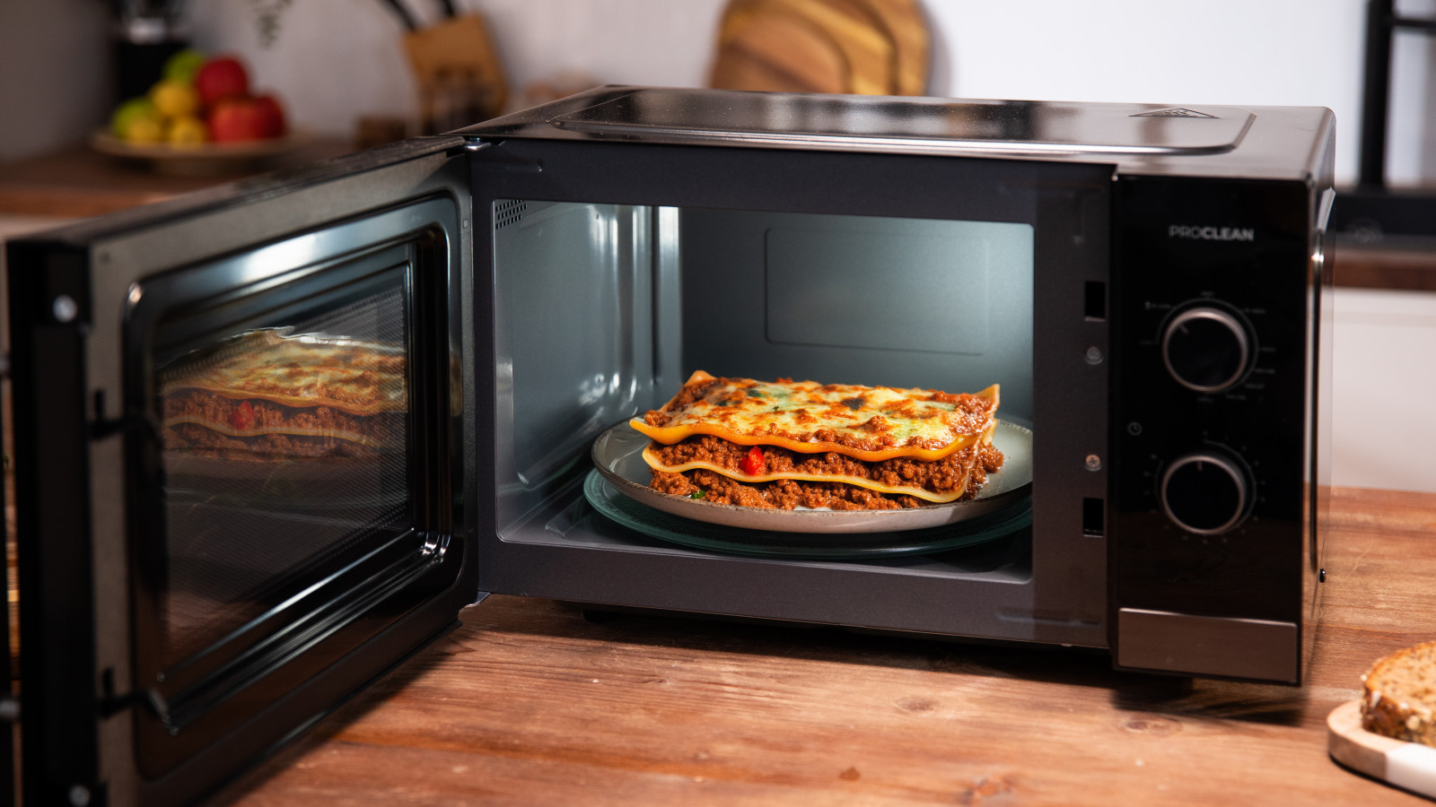 8 niveles de potencia  5 MWO + 1 Grill + 2 Combi que facilitan la preparación de distintos tipos de alimentos.
