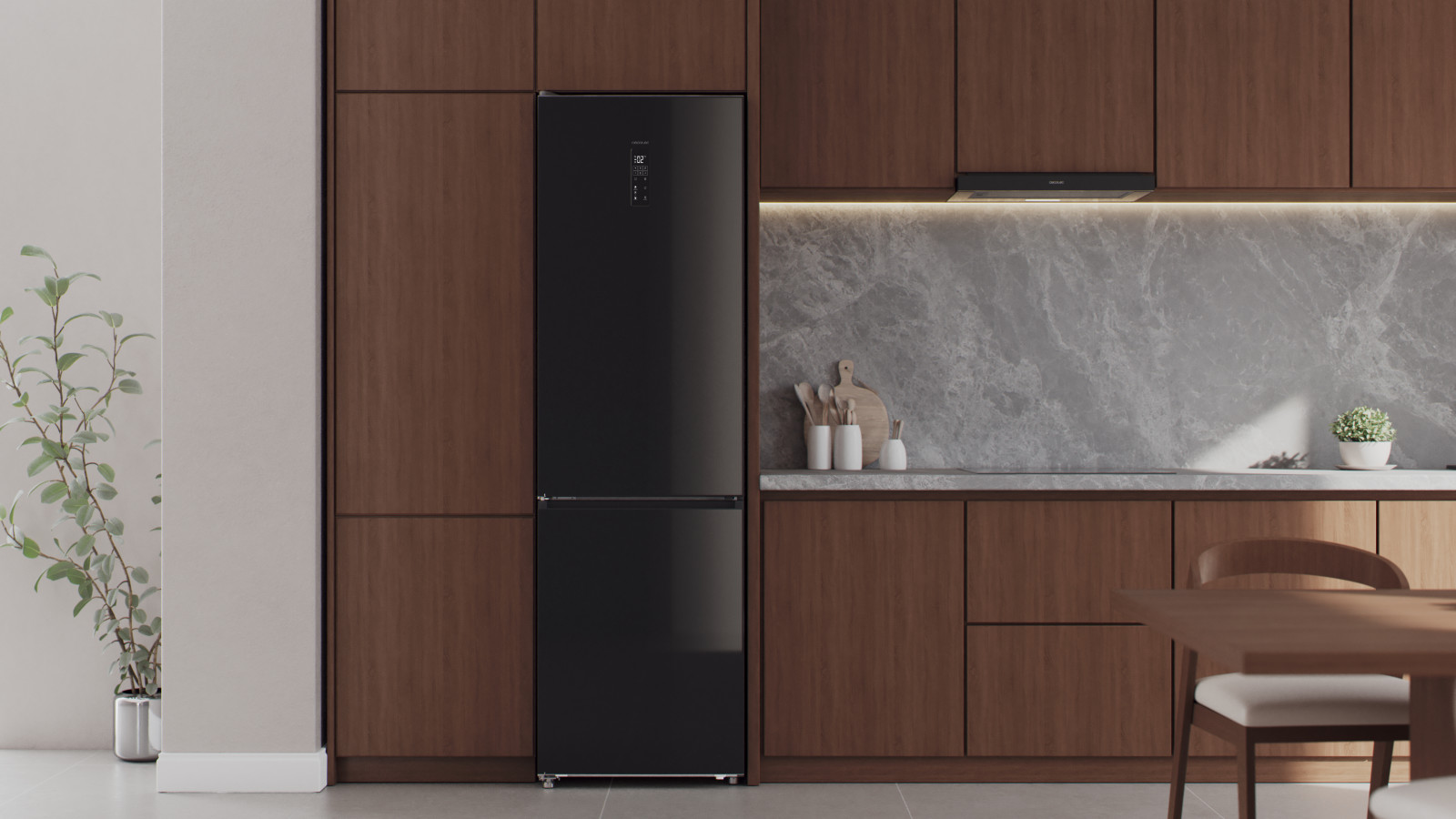 Descubre el Bolero CoolMarket Combi 456 Black Glass E, un frigorífico combi con puertas de cristal negro que redefine el almacenamiento en tu cocina.