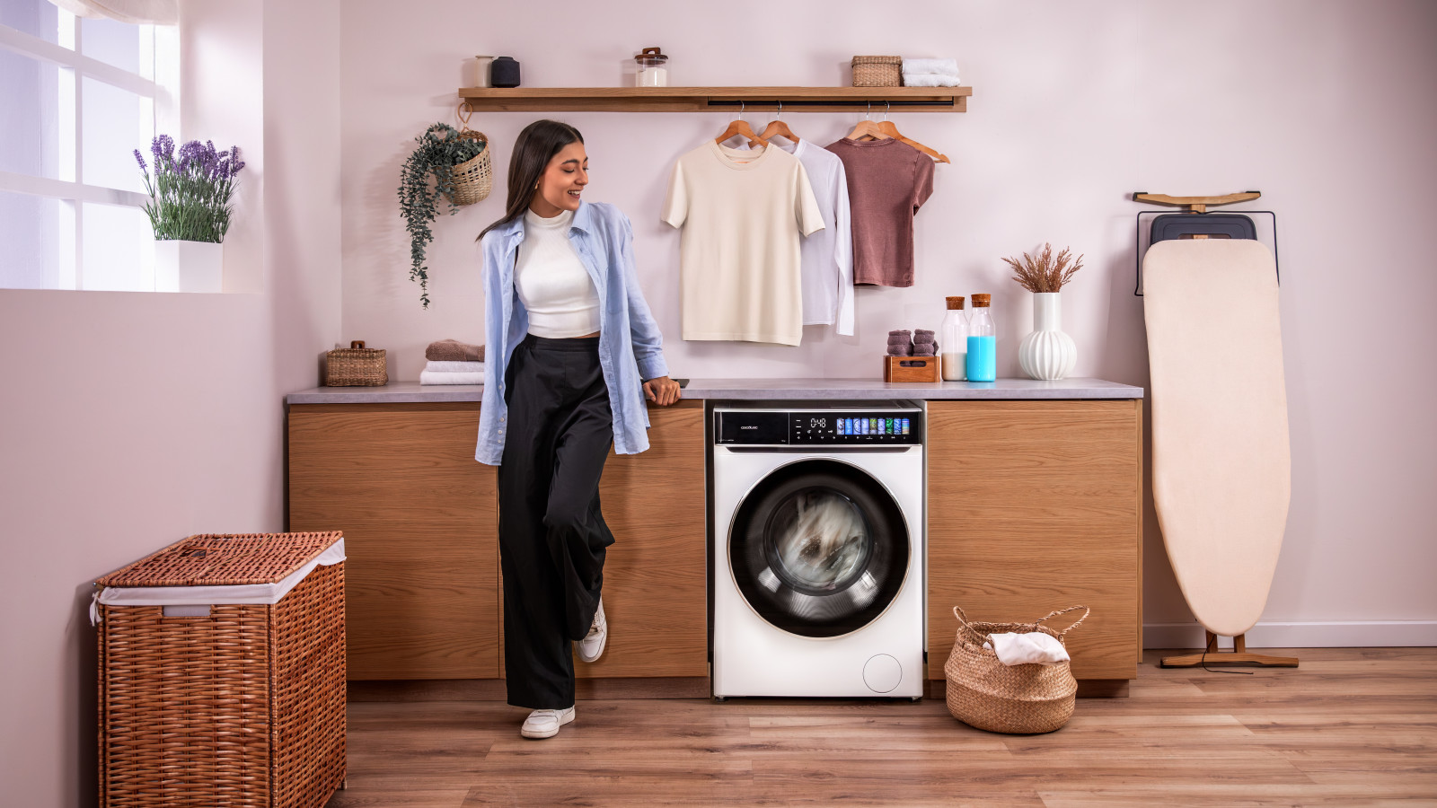 Esta lavadora de 10 kg permite lavar grandes cargas de ropa en un solo ciclo, ahorrando tiempo y energía, y es ideal para familias o hogares con alta demanda de lavado. Su clase energética A asegura un consumo eficiente, reduciendo costos en la factura eléctrica y cuidando el medio ambiente.