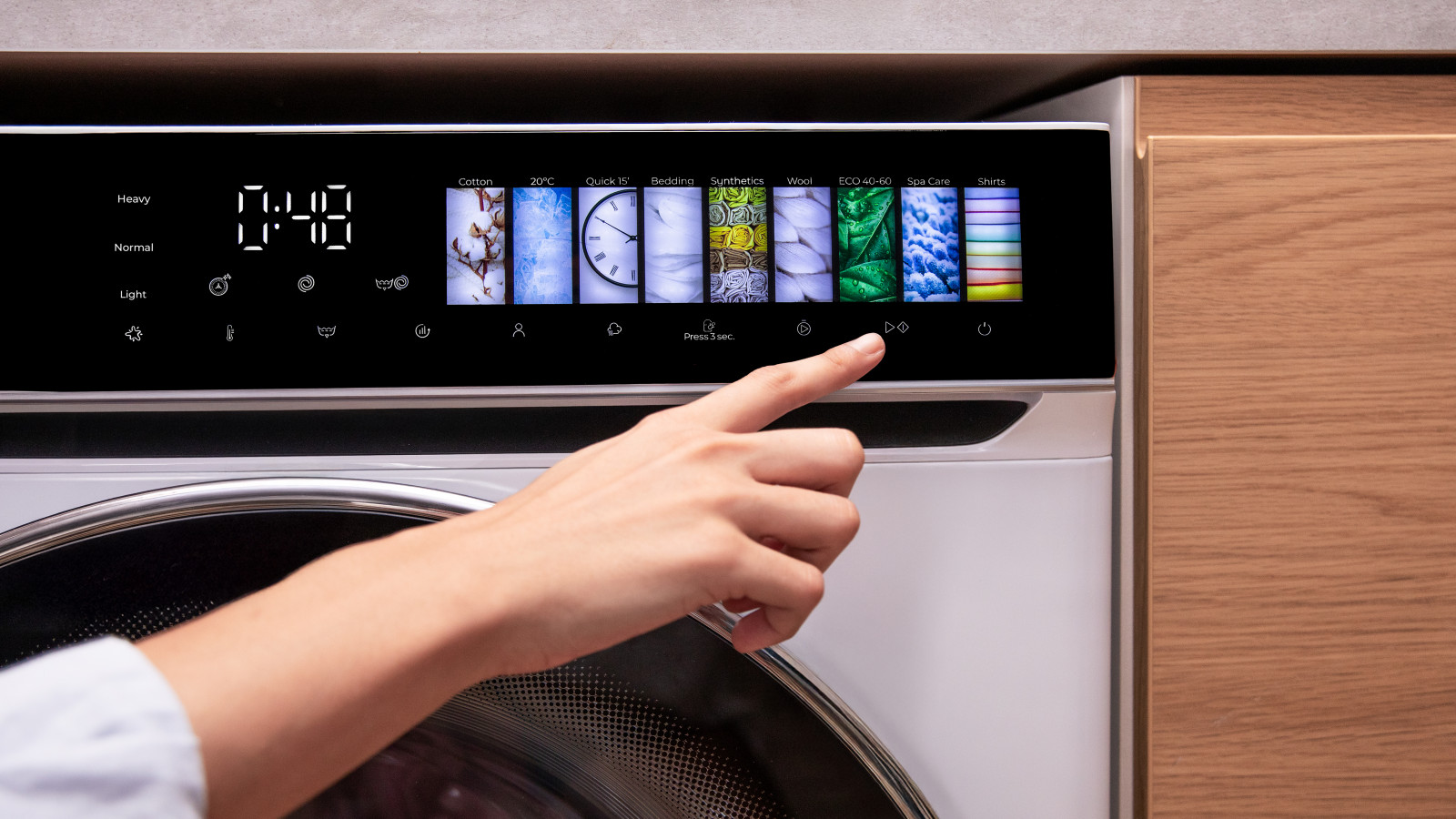 SteamMax potencia tu lavado con vapor para una limpieza más profunda. El programa Spa Care utiliza vapor para esterilizar la ropa antes del lavado, eliminando gérmenes y bacterias y proporcionando una textura más esponjosa. Con la función Soil Level, selecciona el nivel de suciedad de tu colada y olvídate del resto, ya que la lavadora programará automáticamente el tiempo para dejar tu ropa como nueva.