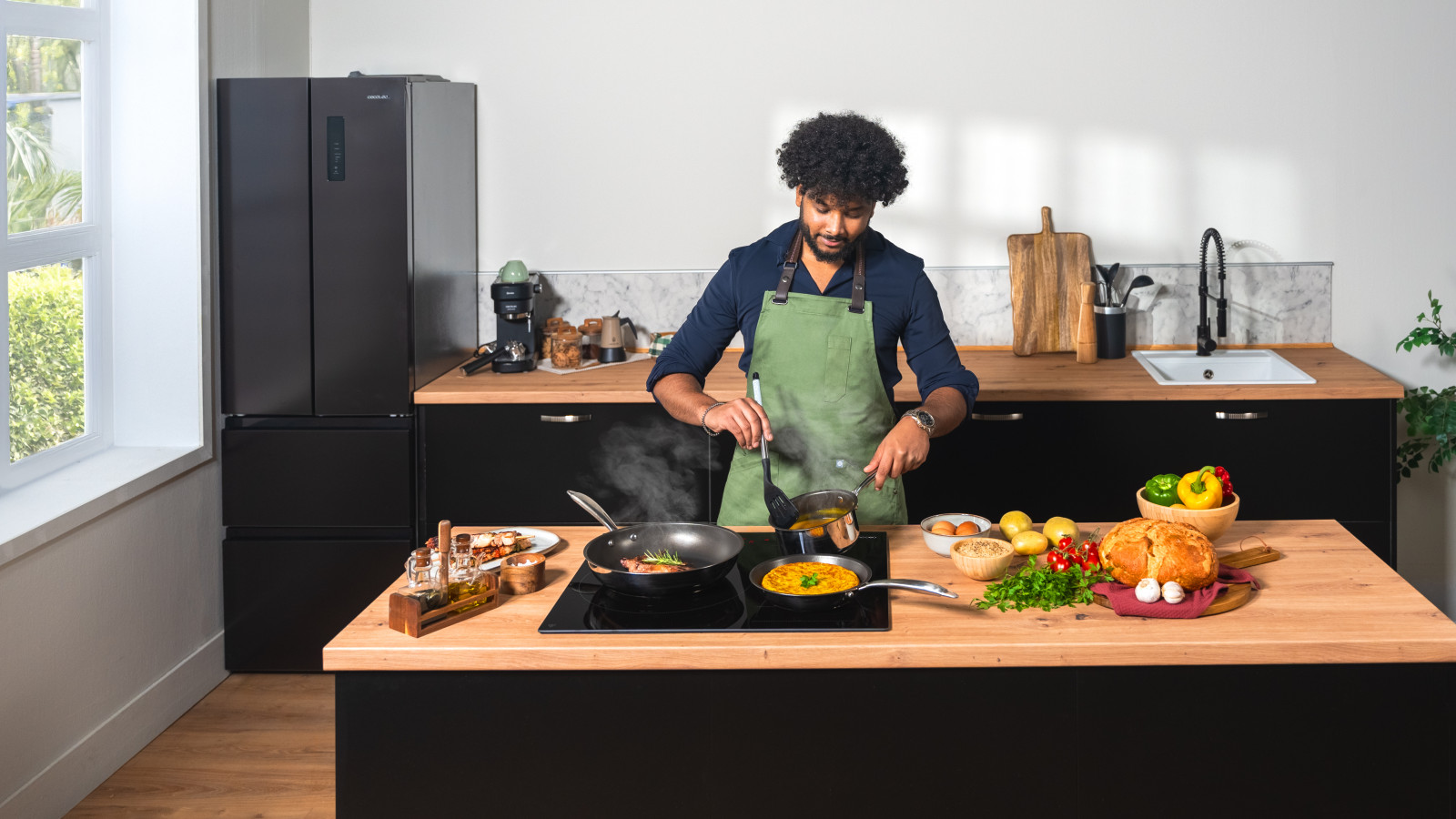 La Cecotec Bolero Squad I 3600 FullFlex es la solución definitiva para una cocina moderna y eficiente. Con su zona flex y una zona extra grande de 32 cm de diámetro, ofrece versatilidad incomparable, permitiéndote utilizar recipientes de diferentes tamaños y cocinar grandes cantidades sin inconvenientes.