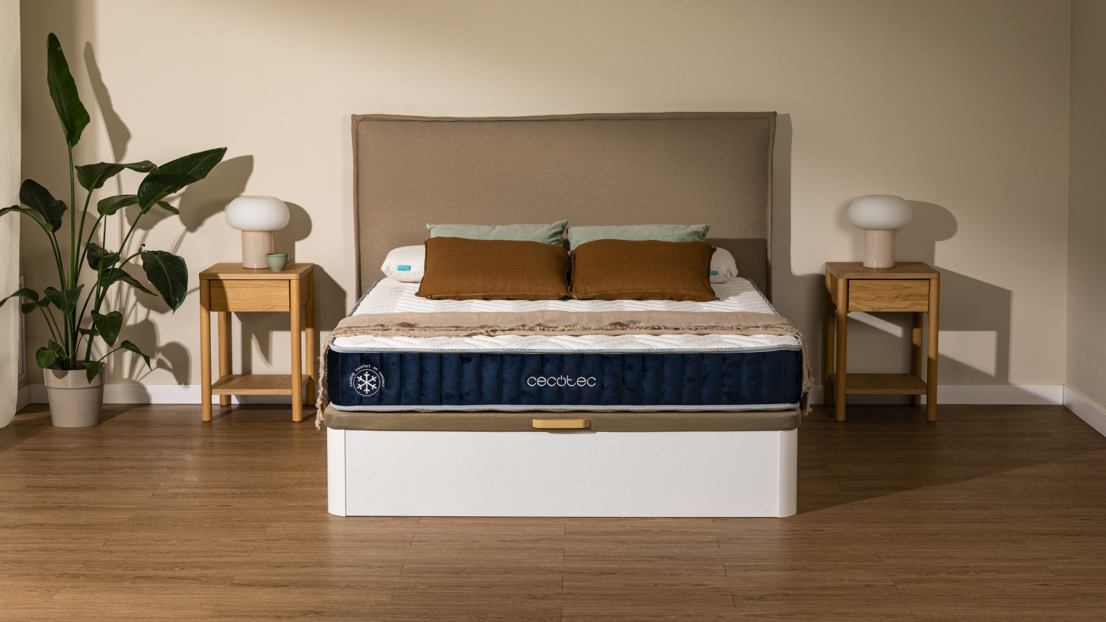 CoolConfort: el colchón está diseñado con un tejido 100 % de hilo frío que ofrece un sensación refrescante durante el descanso. FoamVital Fresh: su núcleo de espuma aporta firmeza y resistencia al colchón.