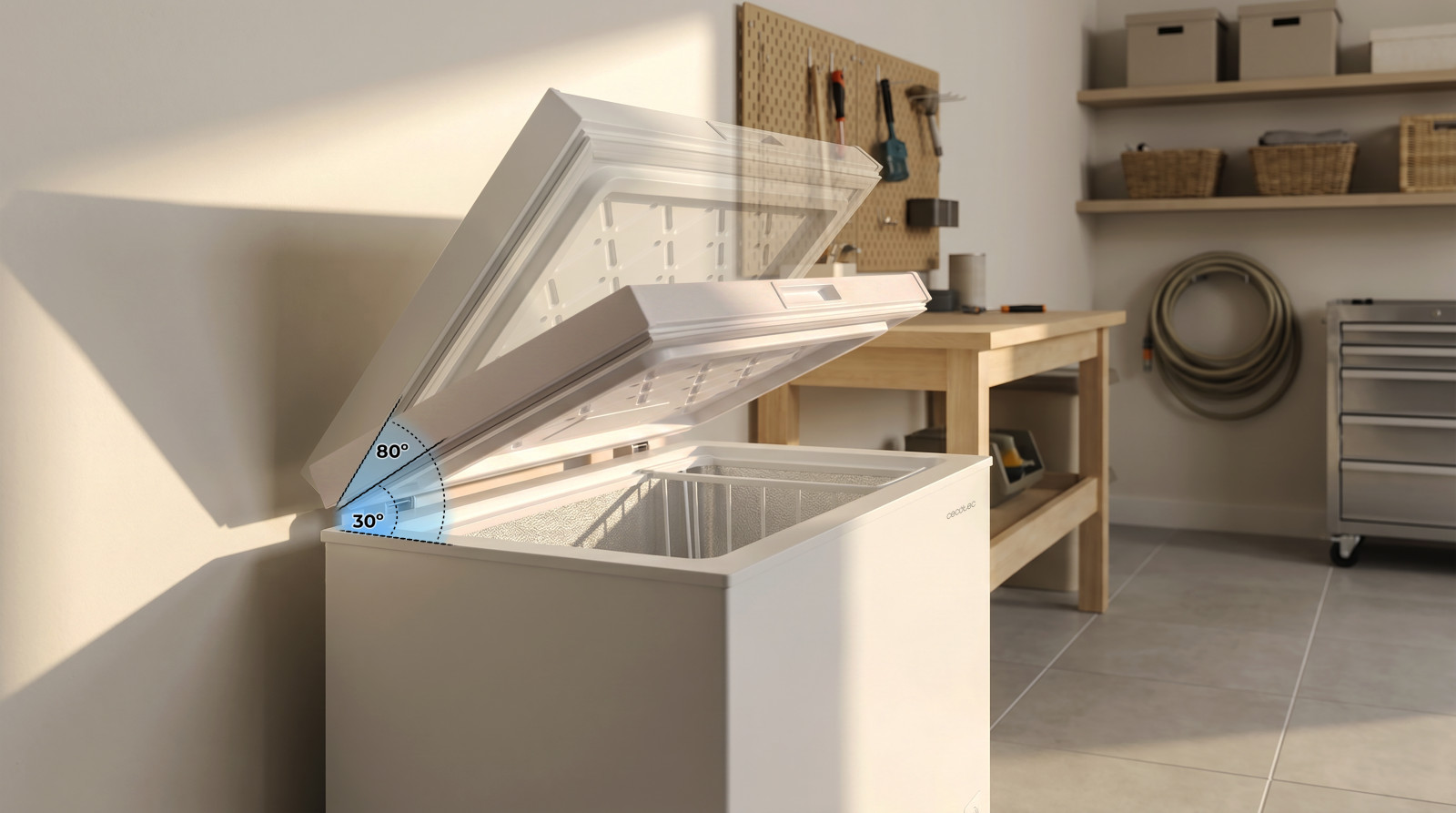 Organización Inteligente y Eficiencia Controlada La cesta con asas ergonómicas facilita la extracción, clasificación y transporte de alimentos, permitiendo acceder cómodamente a productos en todos los niveles.