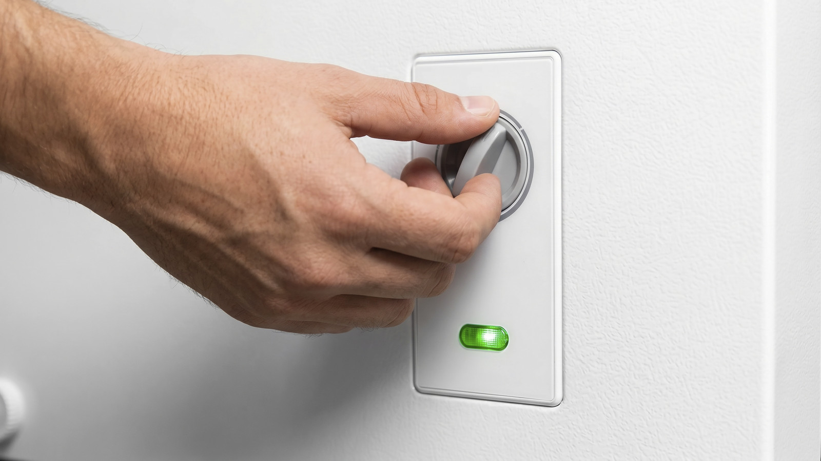 Confort Acústico y Practicidad Su funcionamiento ultra silencioso permite su integración en cualquier ambiente sin alterar la armonía del hogar.