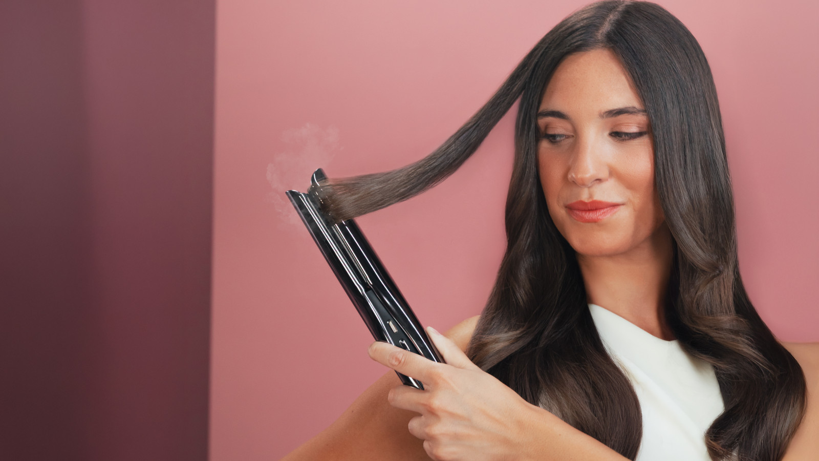 Convierte tu rutina diaria en un tratamiento de belleza con resultados visibles. Lisse iSteamy es más que una plancha: es el aliado perfecto para un cabello saludable, brillante y perfectamente peinado.