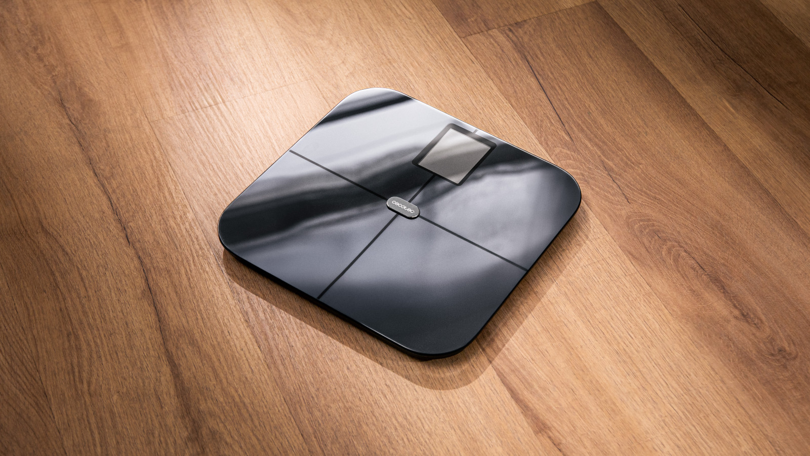 La "Surface Precision HealthySmart" mide hasta 25 parámetros diferentes, ofreciendo una visión completa de tu estado físico.