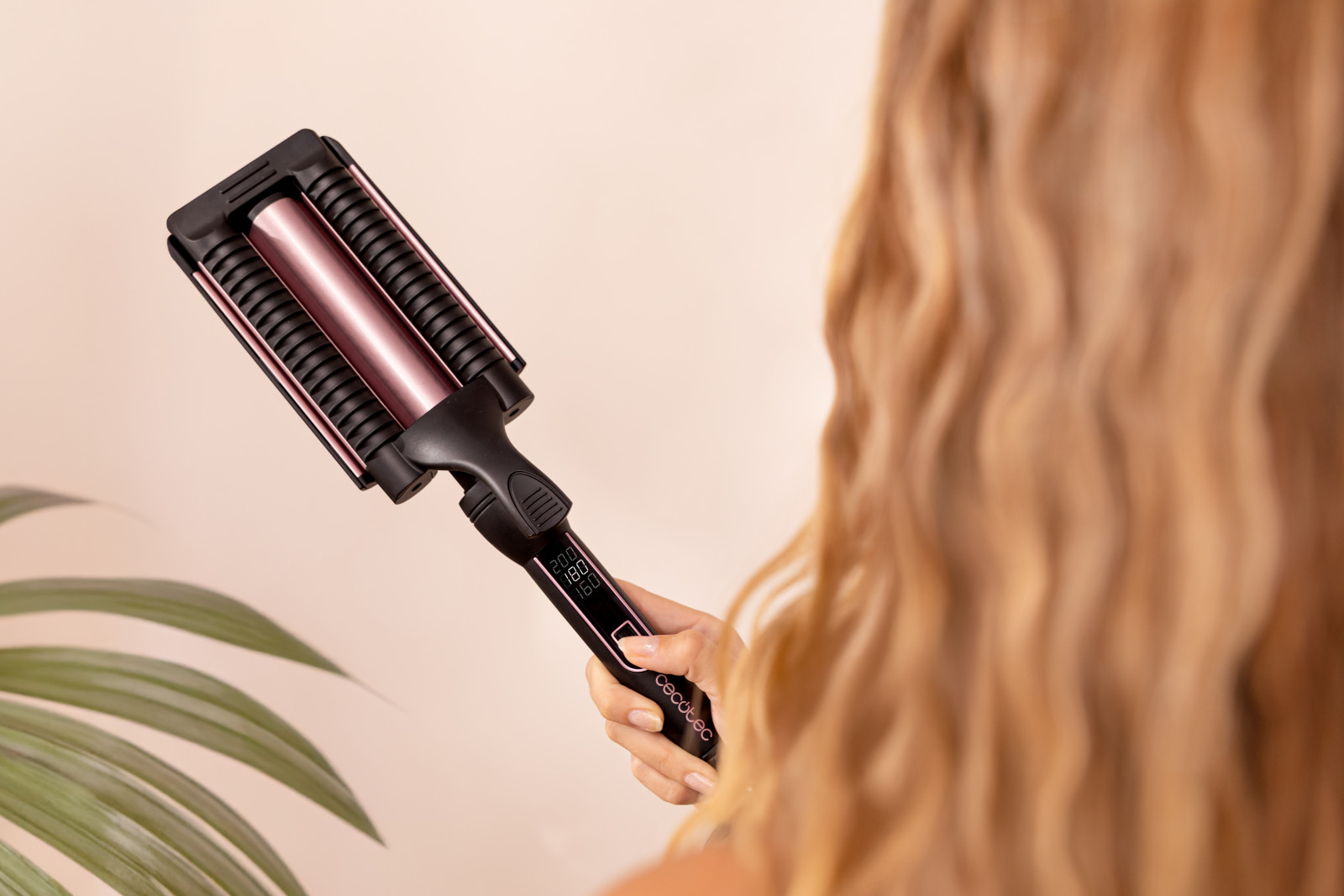 El "RitualCare 1000 Summer Waves" no es solo una herramienta de estilizado; es tu compañero perfecto para conseguir un look de ondas surferas en cualquier época del año.