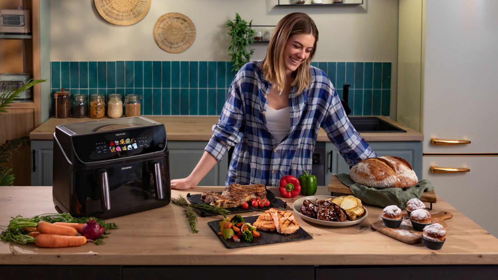 Cocina todo con tu Cecofry gracias a su diseño que incorpora freidora de aire, grill para carne y plancha para prepara pizzas con masas perfectas.