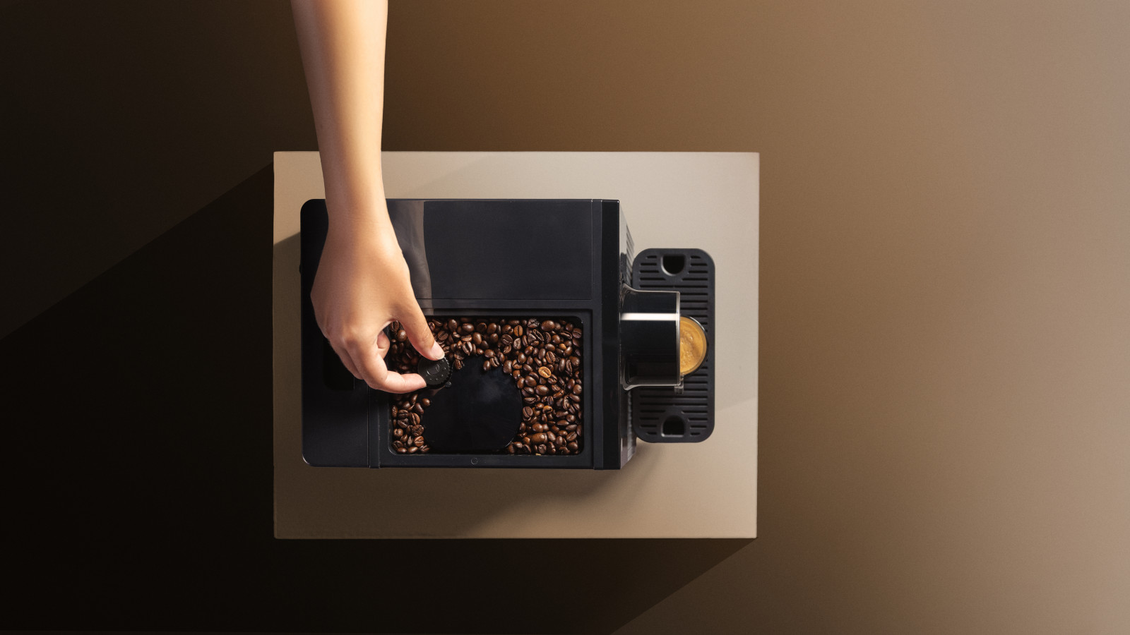Su sistema de prensado de 10 g asegura una extracción óptima, logrando cafés intensos y bien balanceados. El sistema de pre-infusión saca lo mejor de cada grano. Este sistema humedece el café antes de la extracción, potenciando el aroma y el sabor.