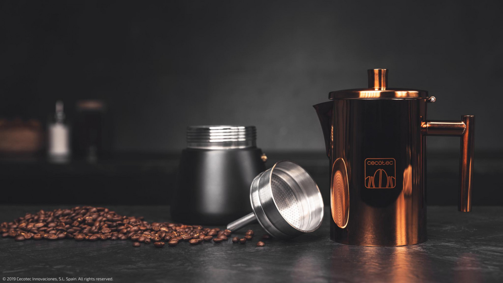 Mango muy ergonómico para un uso cómodo de la cafetera y termorresistente para aislar las altas temperaturas.