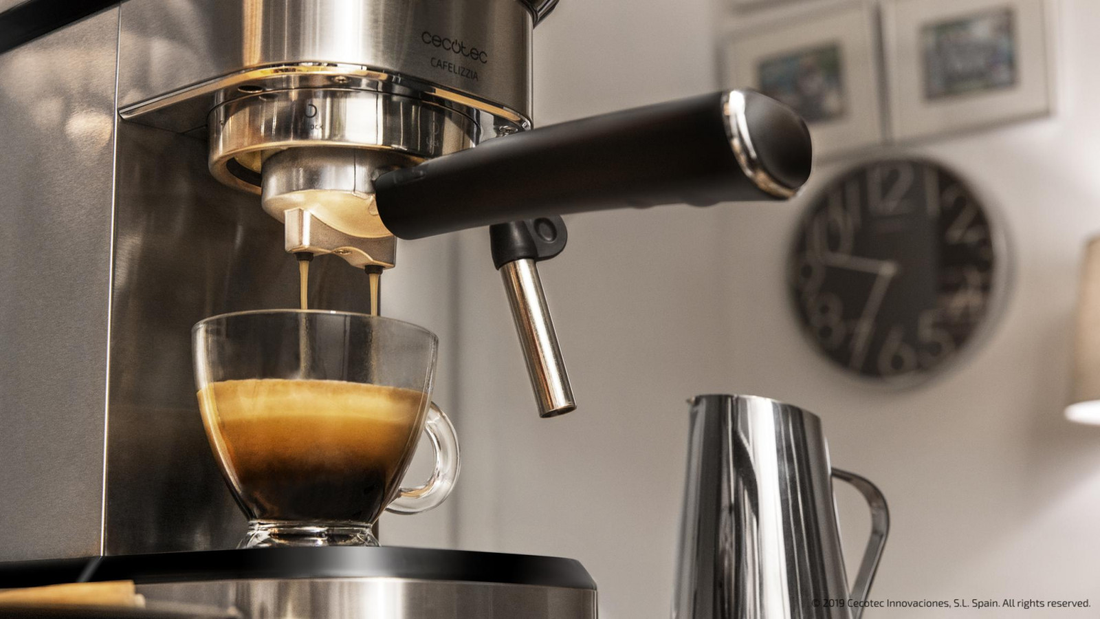 Su sistema de calentamiento rápido y potente bomba de presión con tecnología ForceAroma de 20 bares consigue la mejor crema y aroma en cada café