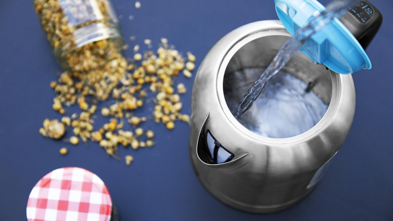 Hervidor de agua de diseño exclusivo con 1,7 litros de capacidad; fabricado en plástico de alta cálida d totalmente libre de bpa y otros tóxicos