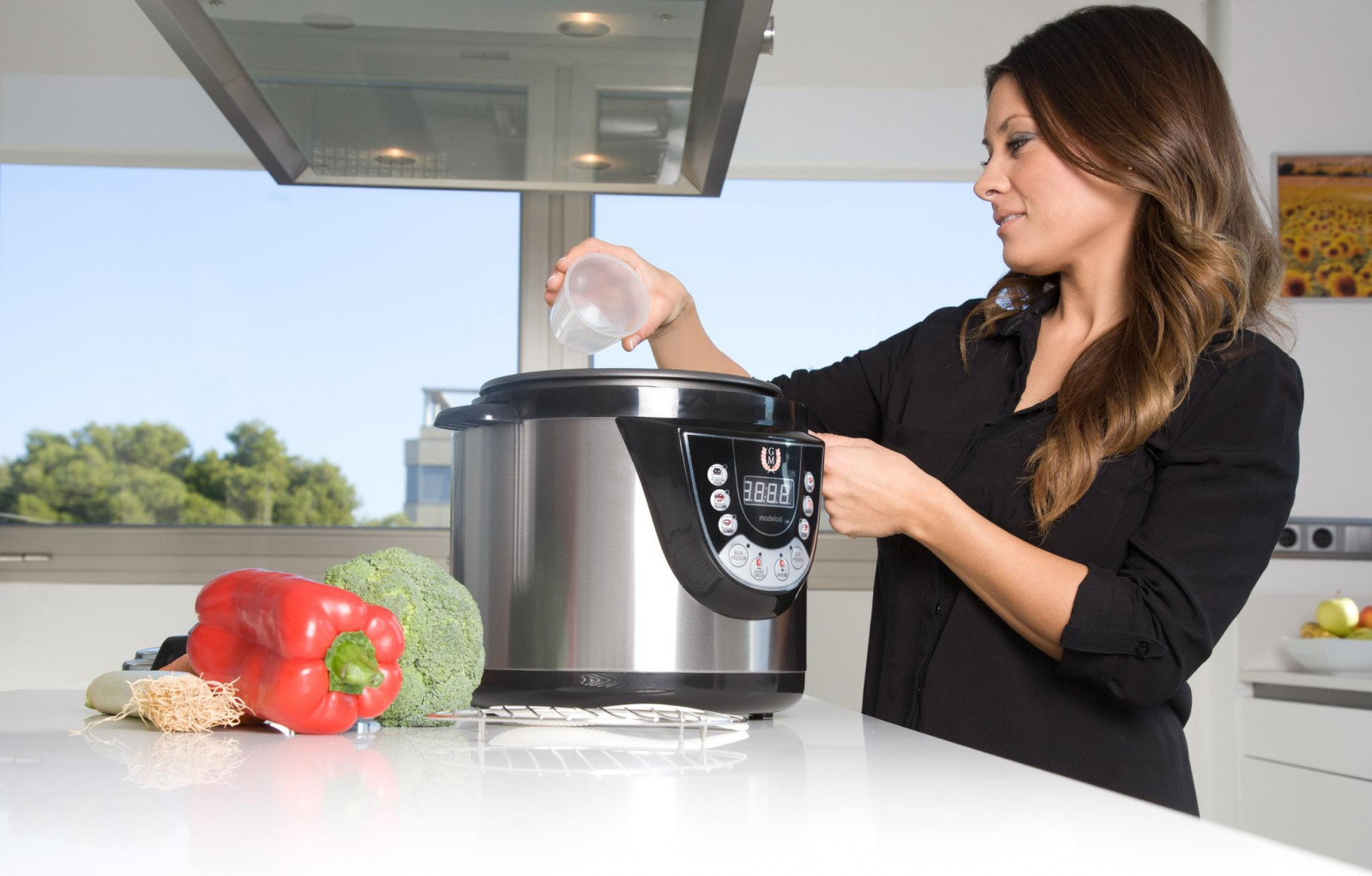 Programable 24 horas. Con 9 menús que se convierten en 9 maneras diferentes de cocinar y 2 niveles de presión hasta 60 KPa. Incluye la función Freír para utilizar tu olla GM como una freidora real.