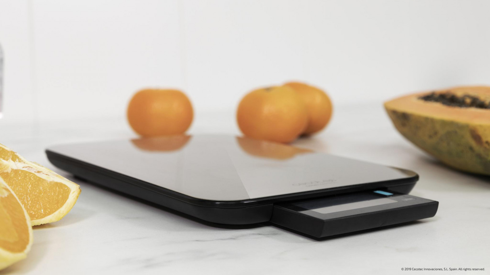 Pantalla LCD de cristal extragrande y extraíble, que ofrece resultados claros y fiables en cada medición.
