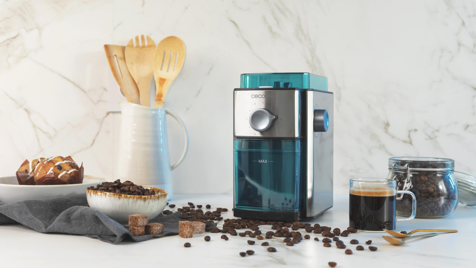 Molinillo eléctrico de café con diseño elegante en acero inoxidable para disfrutar de los mejores cafés. Dispone de 150 W de potencia máxima para moler el café en segundos.
