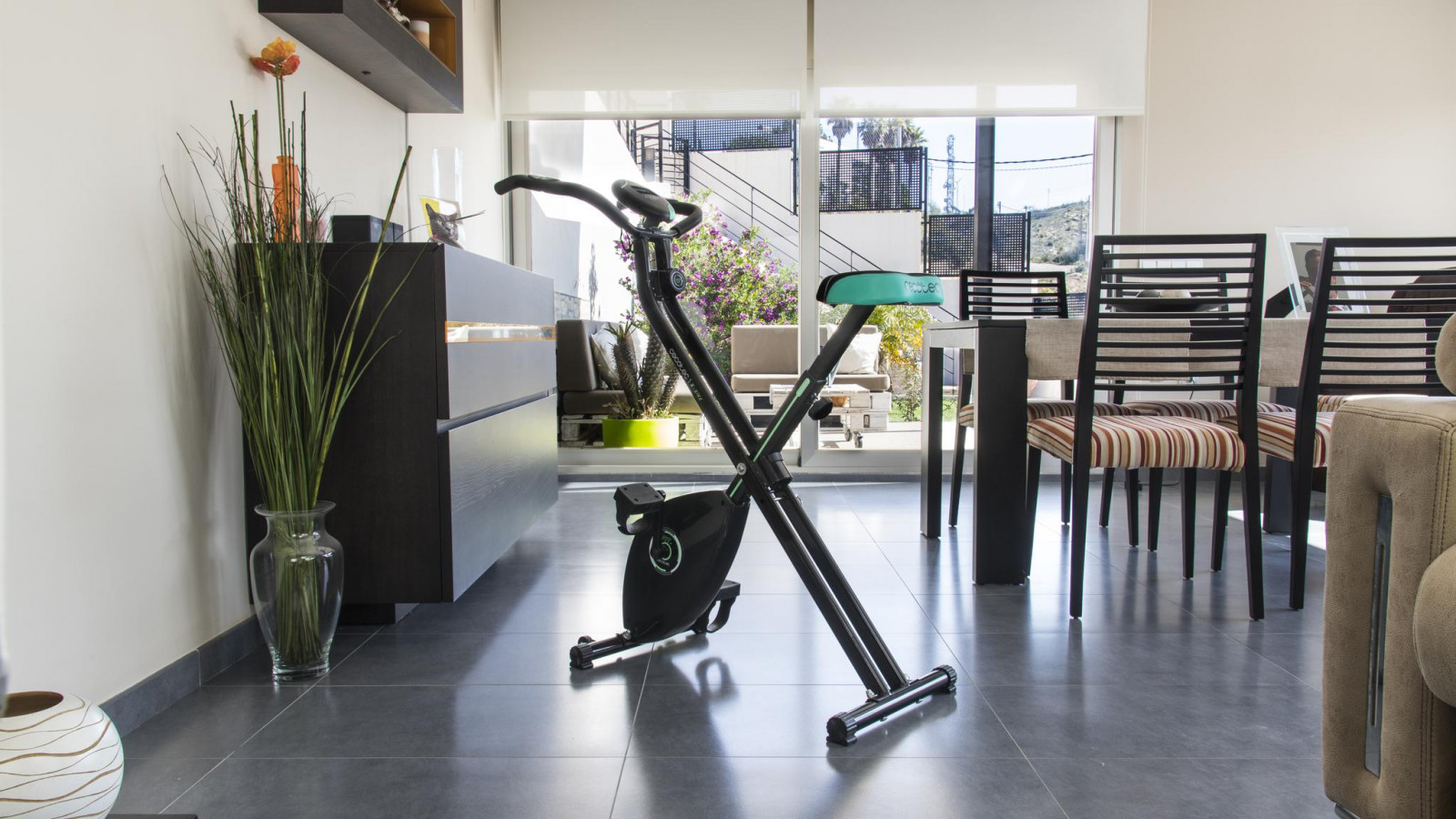 Bicicleta estática plegable de funcionamiento magnético.