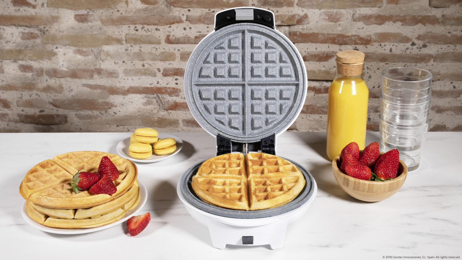 Gofrera eléctrica 3 en 1 con diseño circular y 700w de potencia con placas intercambiables para hacer donuts, muffins y gofres