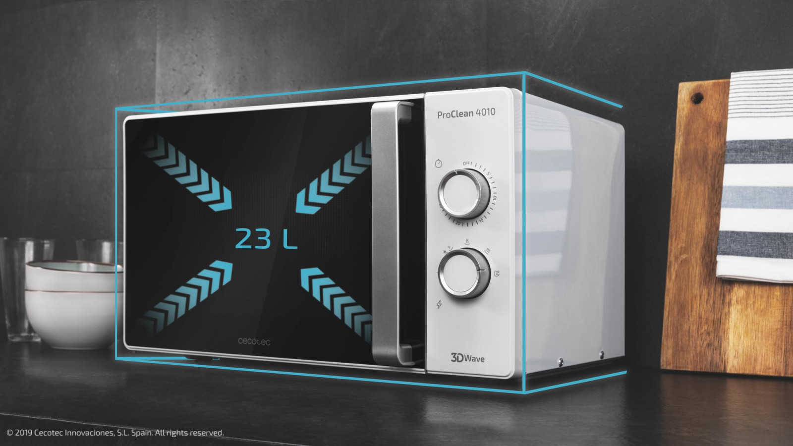 Microondas de 23 litros de capacidad. Interior con revestimiento Ready2Clean más fácil de limpiar, ya que repele la suciedad.