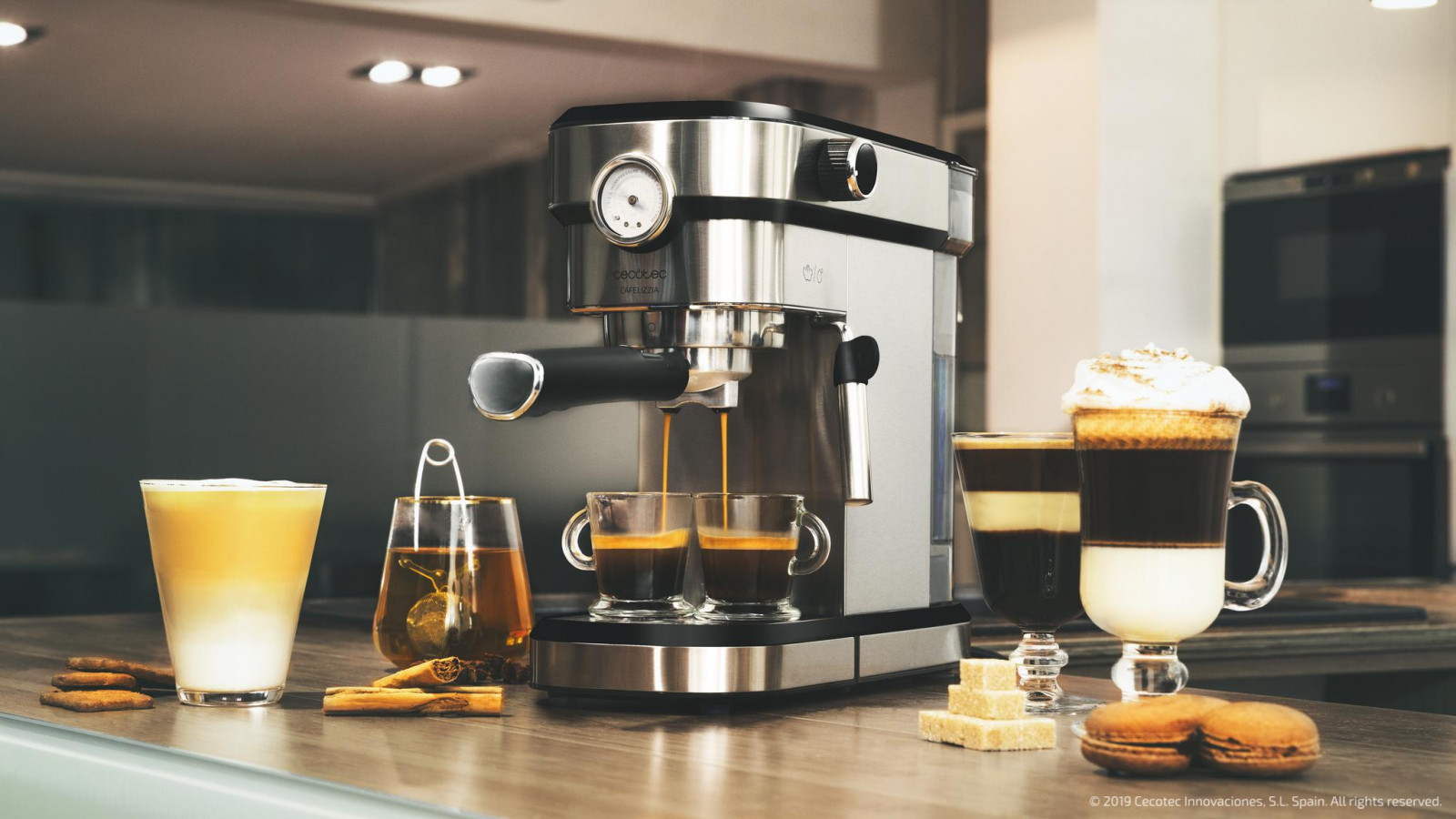 Su sistema de calentamiento rápido por thermoblock garantiza que la temperatura se mantenga en su intervalo óptimo para obtener el mejor café; su potente bomba de presión con tecnología forcearoma de 20 bares consigue la mejor crema y el máximo aroma en cada café