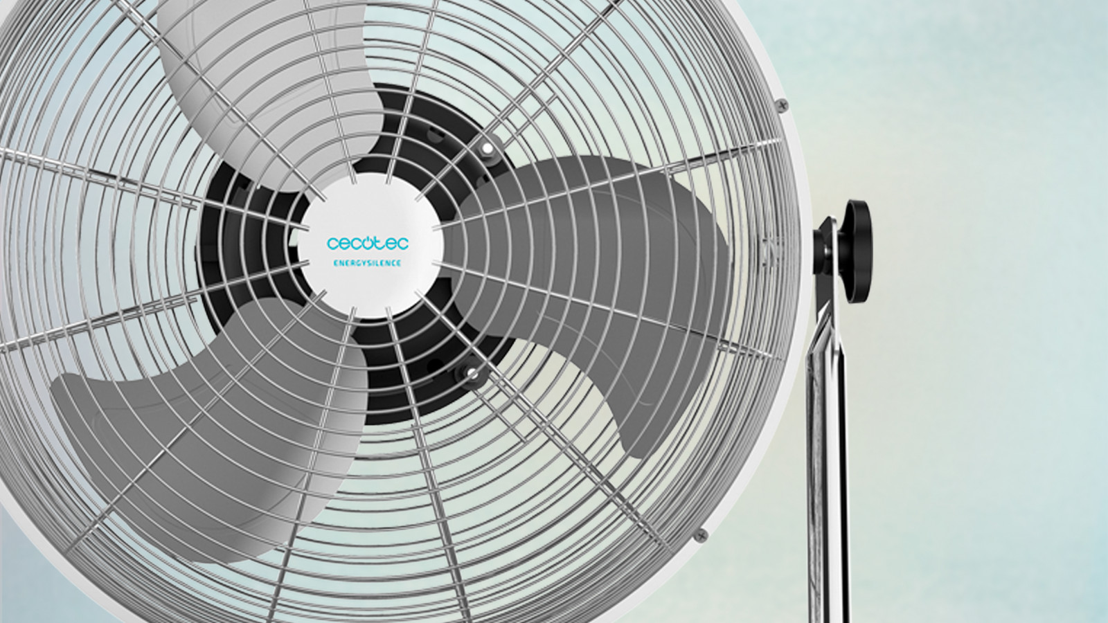 3 velocidades de funcionamiento (Eco, Normal y Turbo) para adecuar la intensidad del caudal de aire a tus necesidades.