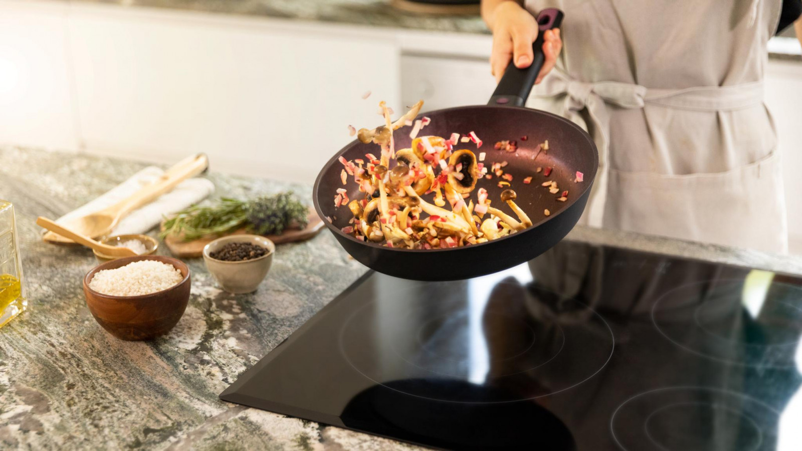 Apta para todo tipo de cocinas, incluyendo las de inducción.
