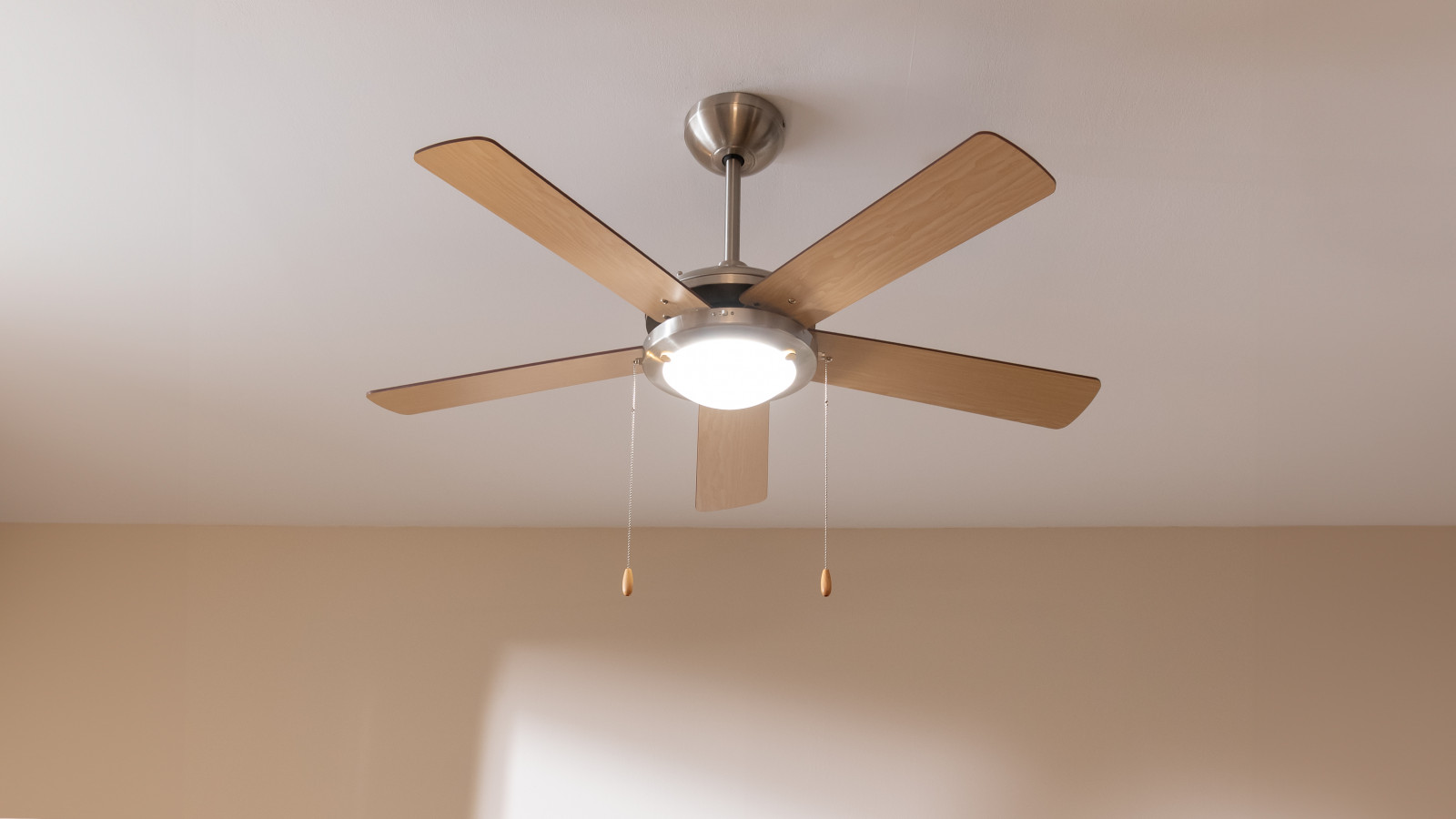 Gran potencia de 62 W, con motor de cobre de alto rendimiento que aumenta el caudal de aire y la sensación de frescor, con la máxima fiabilidad y durabilidad.