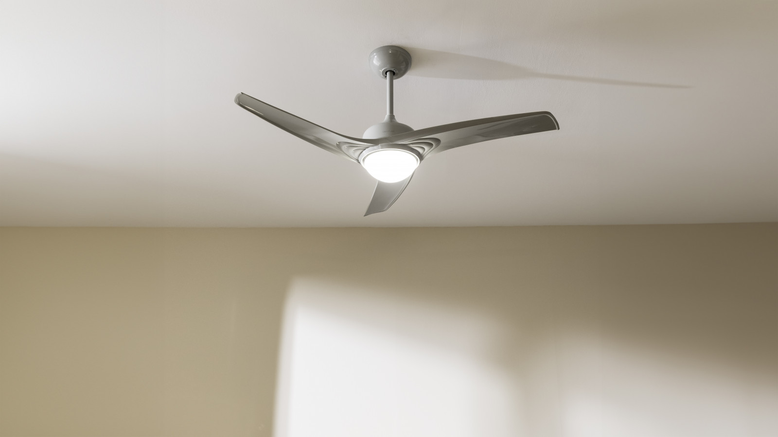 Gran potencia de 62 W, con motor de cobre de alto rendimiento que aumenta el caudal de aire y la sensación de frescor, con la máxima fiabilidad y durabilidad.