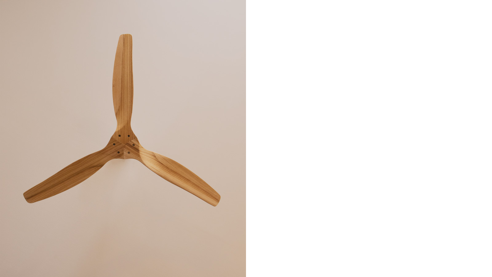 Sistema formado por 3 aspas totalmente innovadoras y aerodinámicas, diseñadas para maximizar el flujo de aire y garantizar un caudal constante de aire fresco.