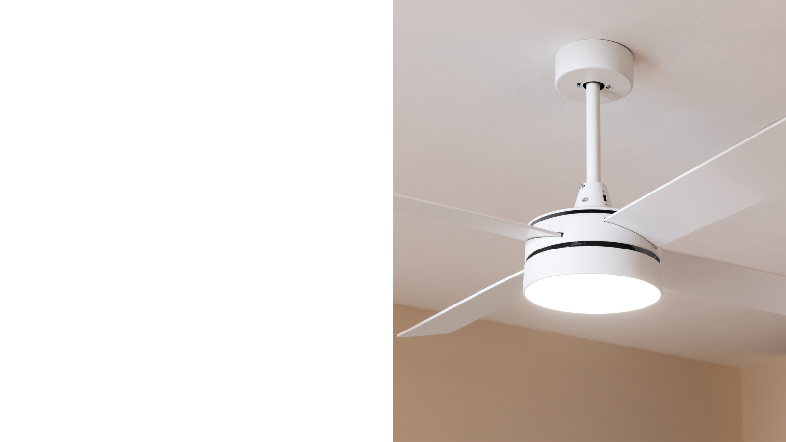 Podrás elegir entre 3 velocidades de funcionamiento (Low, Medium y High), adecuando la intensidad del caudal de aire a tus necesidades. Su temporizador permite seleccionar 1, 4 u 8 horas de funcionamiento, tras el cual el ventilador se apagará.