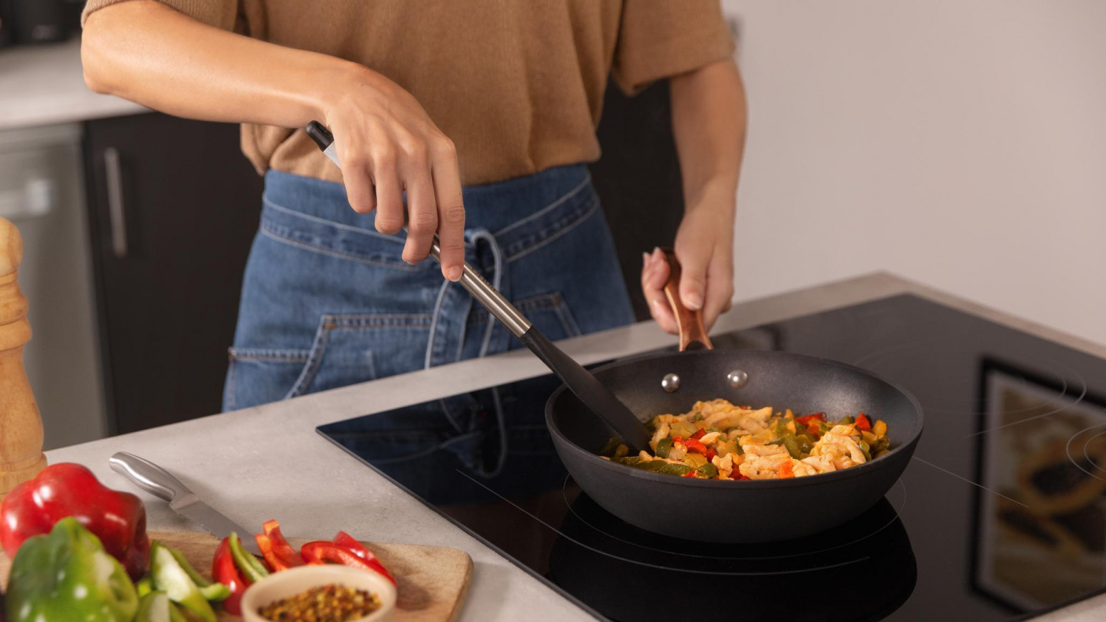 Apto para horno hasta 230ºC sin tapa.
